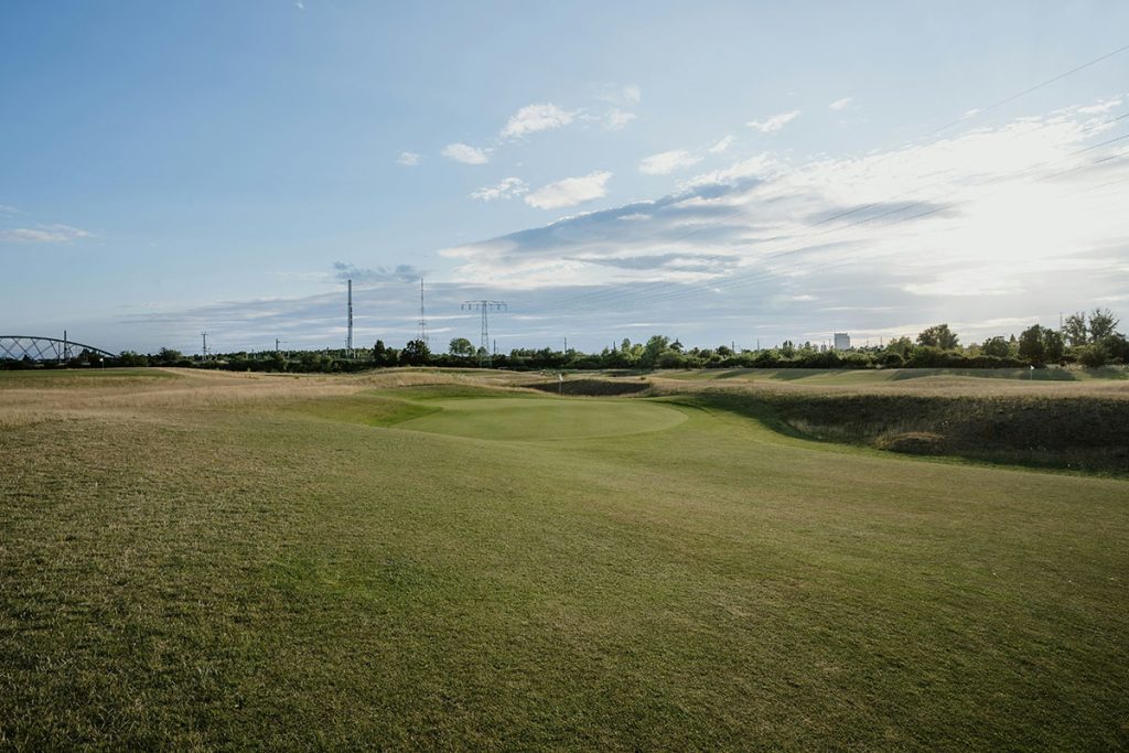 Panoramic view of a lush green golf course at Metairie Country Club. Smooth