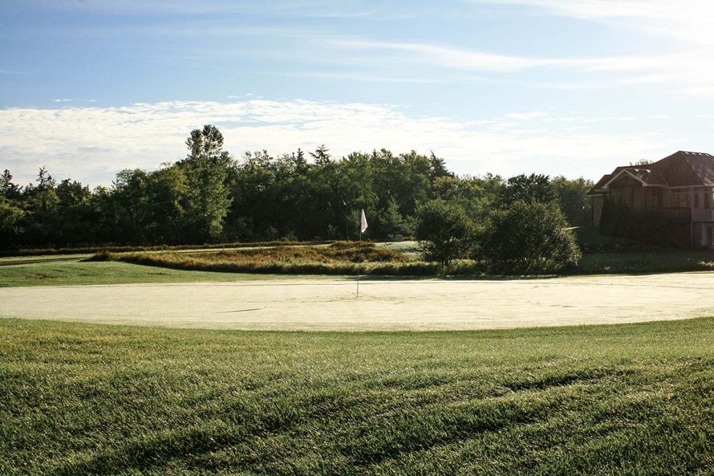 Panoramic view of a lush green golf course at Trailside Golf & Footgolf. Smooth