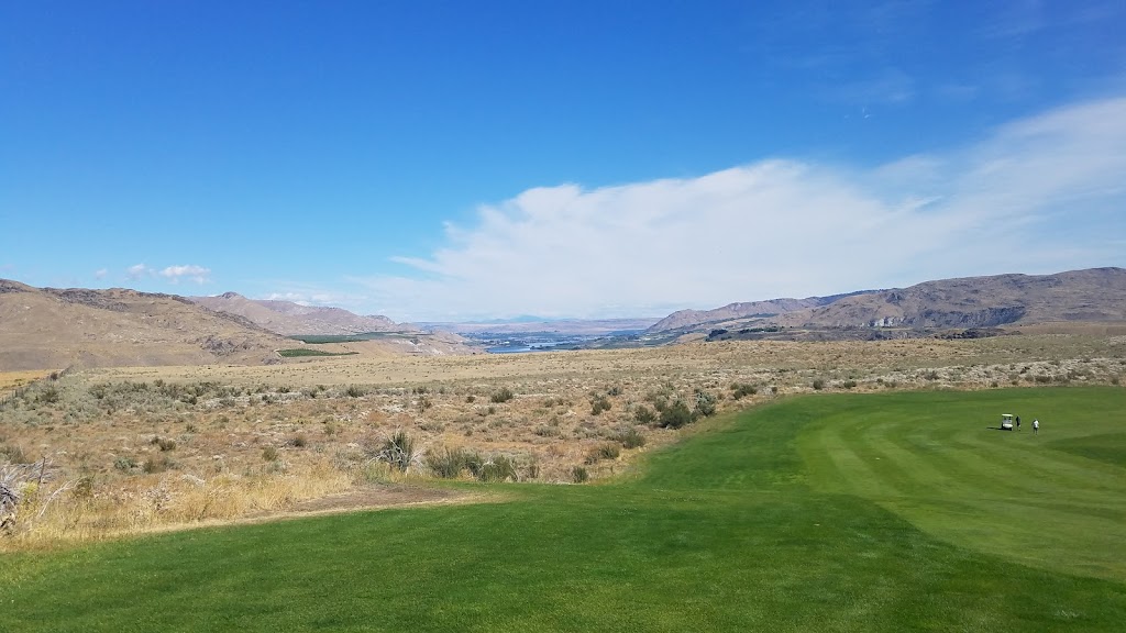 Panoramic view of a lush green golf course at Alta Lake Golf Resort. Smooth