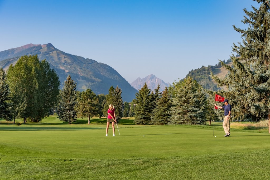 Panoramic view of a lush green golf course at Aspen Golf Club. Smooth