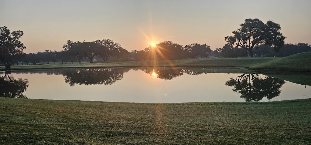 Panoramic view of a lush green golf course at Baton Rouge Country Club. Smooth