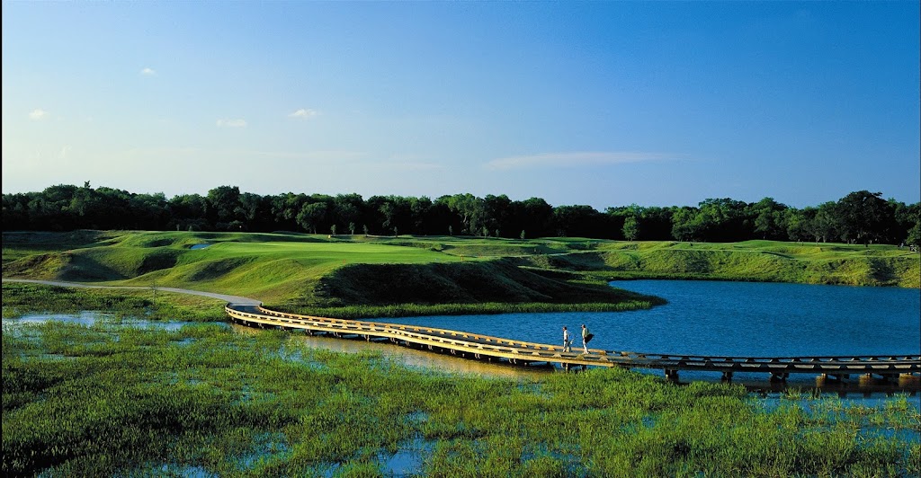 Panoramic view of a lush green golf course at BlackHorse Golf Club. Smooth