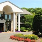Panoramic view of a lush green golf course at Bluegrass Yacht & Country Club. Smooth