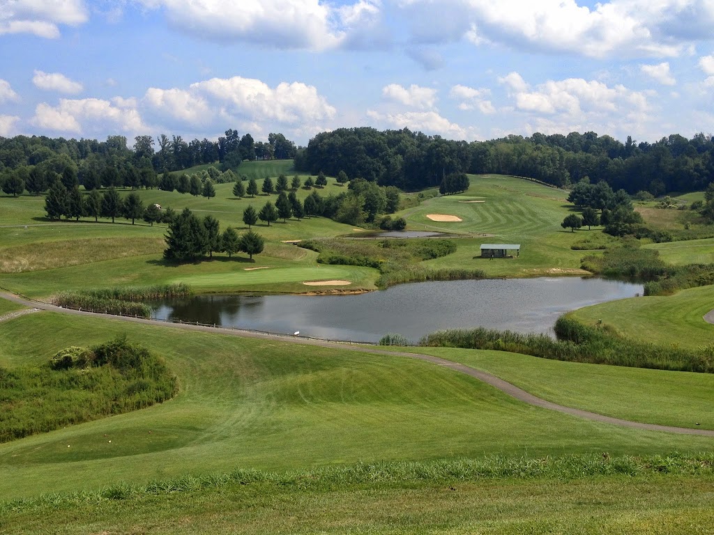 Panoramic view of a lush green golf course at Bridge Haven Golf Course on the Gorge. Smooth