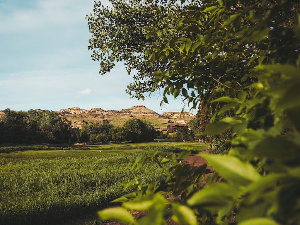 Panoramic view of a lush green golf course at Bully Pulpit Golf Course. Smooth