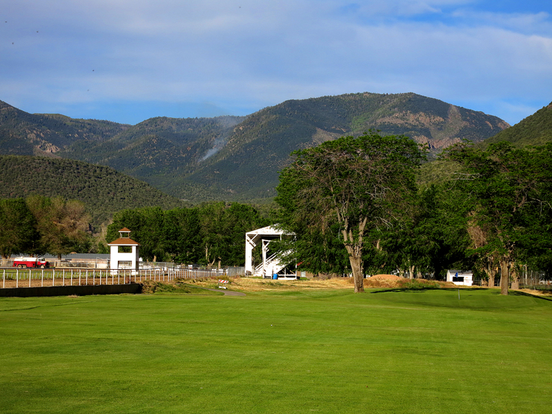 Panoramic view of a lush green golf course at Canyon Breeze Golf Course. Smooth