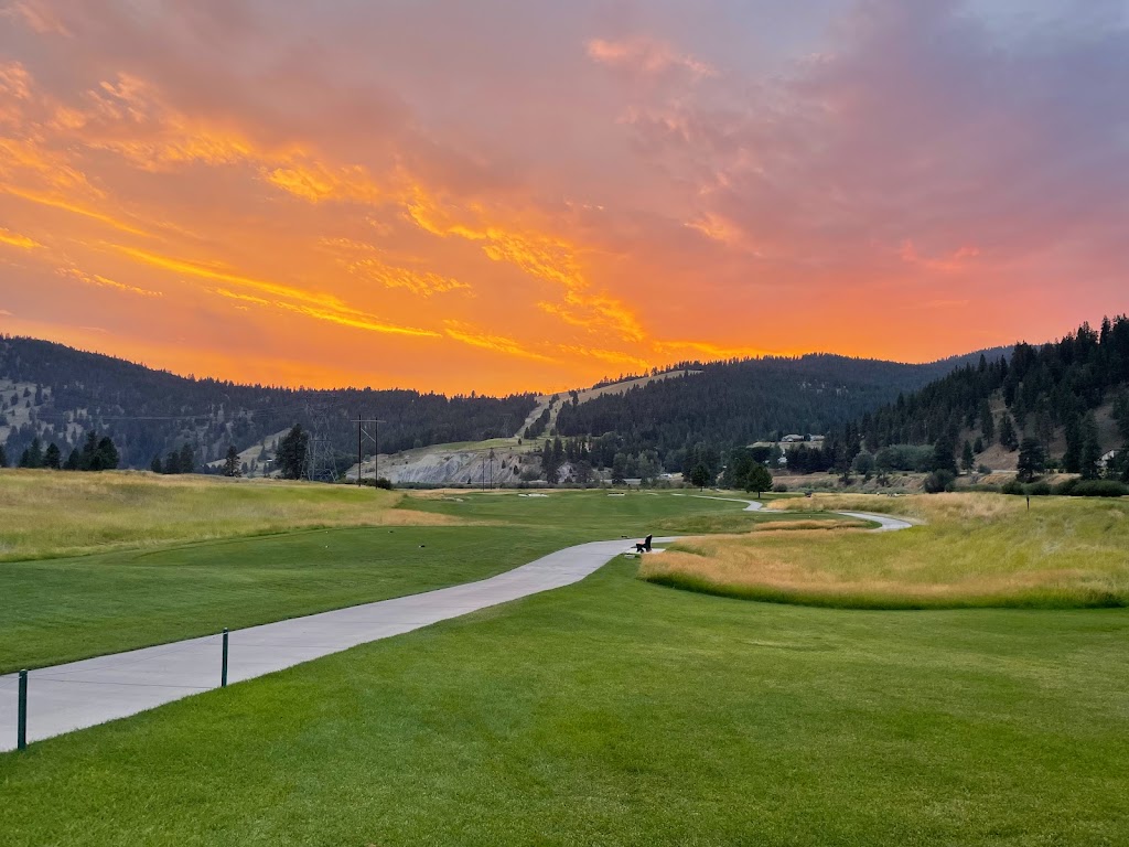Panoramic view of a lush green golf course at Canyon River Golf Club. Smooth