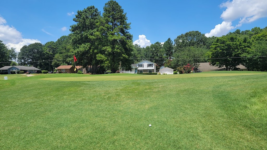Panoramic view of a lush green golf course at Cherokee Run Golf Club. Smooth