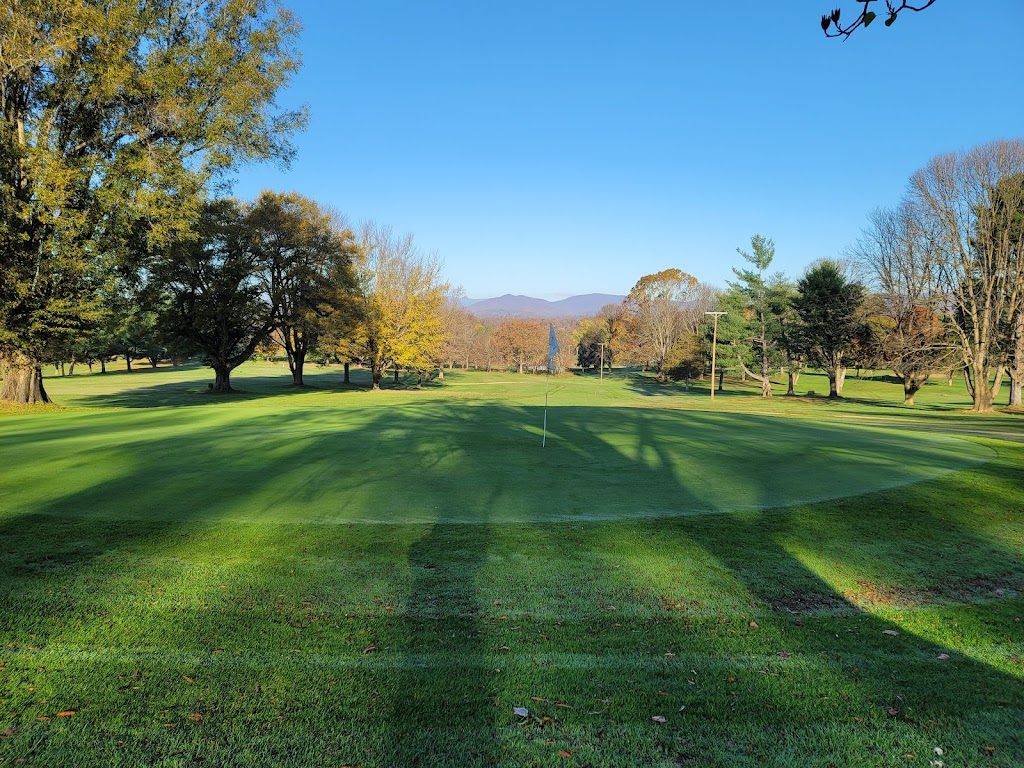 Panoramic view of a lush green golf course at Colonial Hills Golf Club. Smooth
