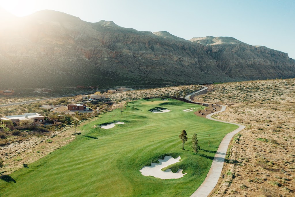 Panoramic view of a lush green golf course at Copper Rock Golf Course. Smooth
