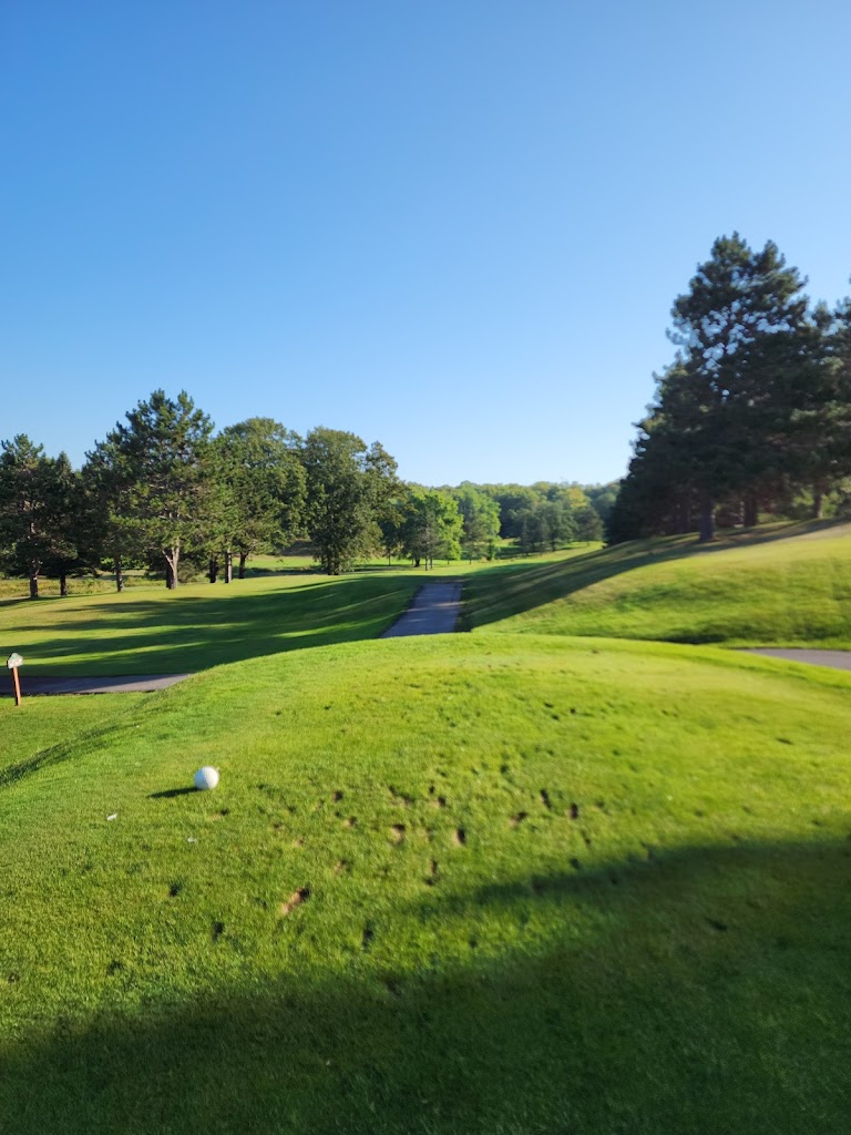 Panoramic view of a lush green golf course at Cuyuna Rolling Hills. Smooth