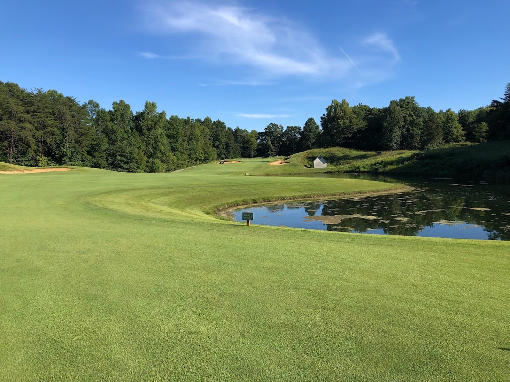 Panoramic view of a lush green golf course at Dale Hollow Golf Course. Smooth