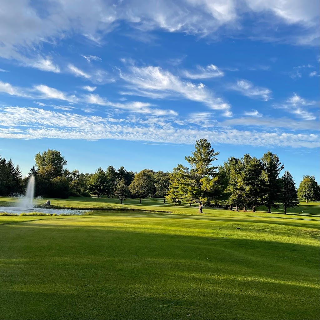 Panoramic view of a lush green golf course at Deertrak Golf Club. Smooth