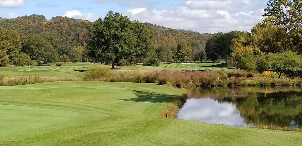 Panoramic view of a lush green golf course at Edgewood Country Club. Smooth