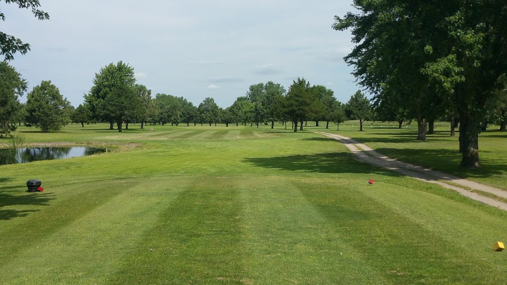 Panoramic view of a lush green golf course at Fairplay Golf Course. Smooth