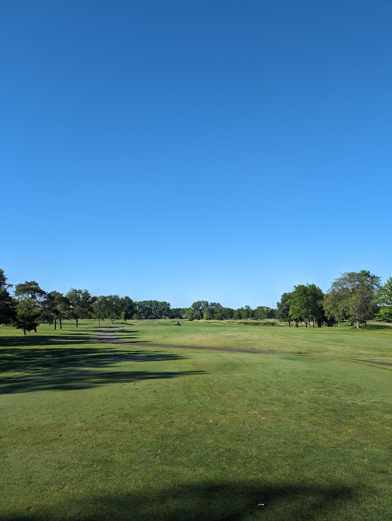 Panoramic view of a lush green golf course at Fox Run Golf Links. Smooth