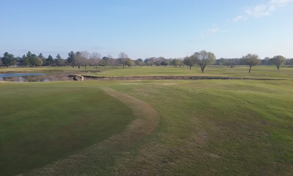 Panoramic view of a lush green golf course at Frenchman's Bend. Smooth