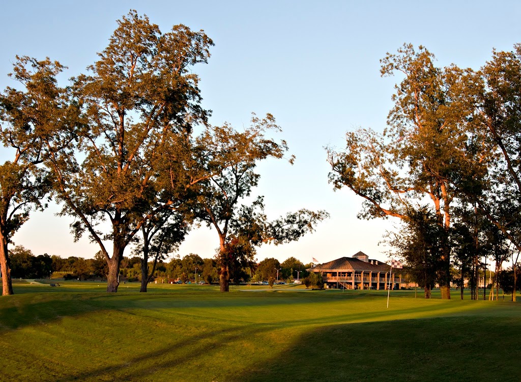 Panoramic view of a lush green golf course at Gateway Golf Course. Smooth