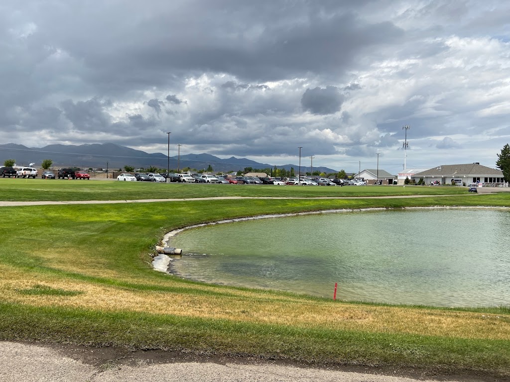 Panoramic view of a lush green golf course at Glenmoor Golf Club. Smooth