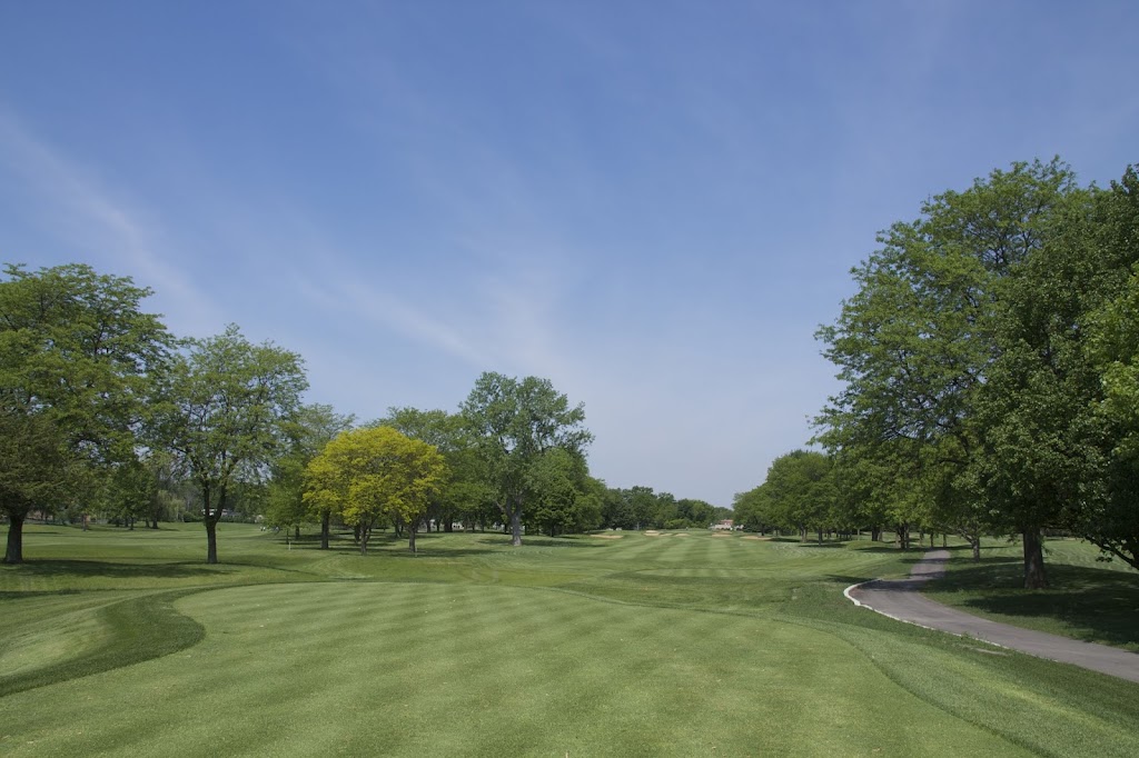 Panoramic view of a lush green golf course at Glenview Park Golf Club. Smooth