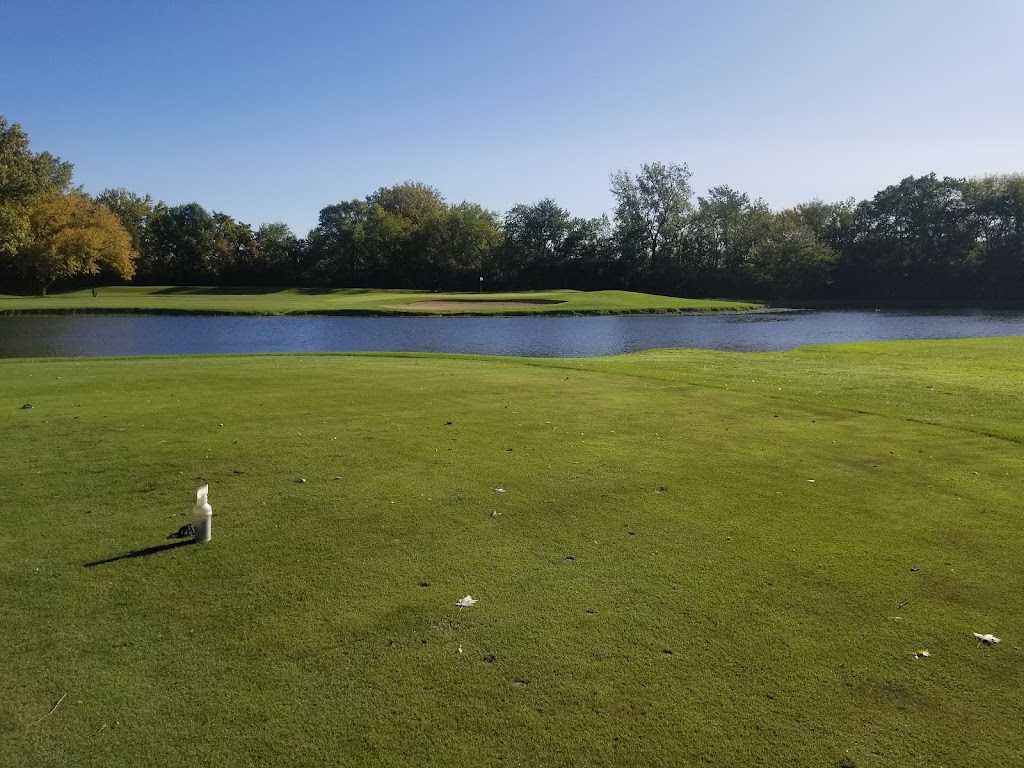 Panoramic view of a lush green golf course at Glenwoodie Golf Club. Smooth