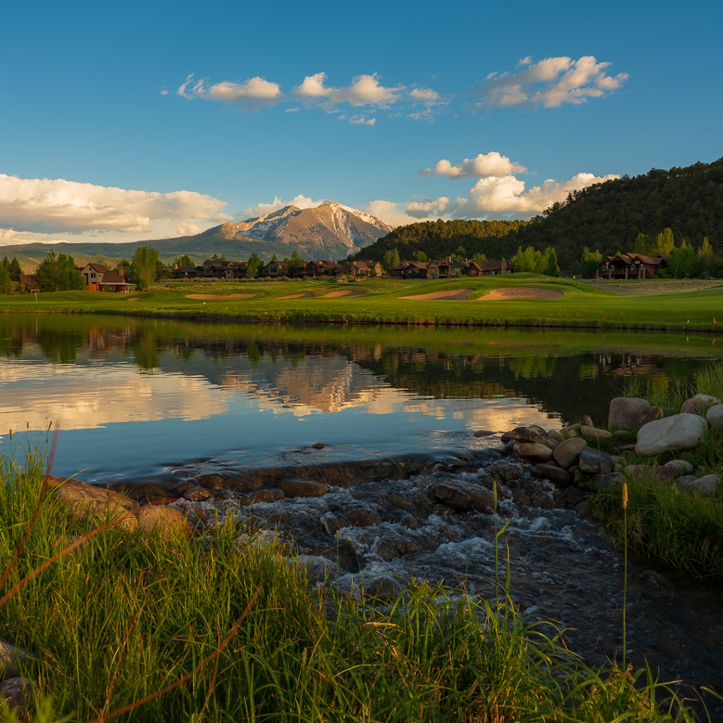 Panoramic view of a lush green golf course at Golf at River Valley Ranch | Carbondale Golf Course. Smooth