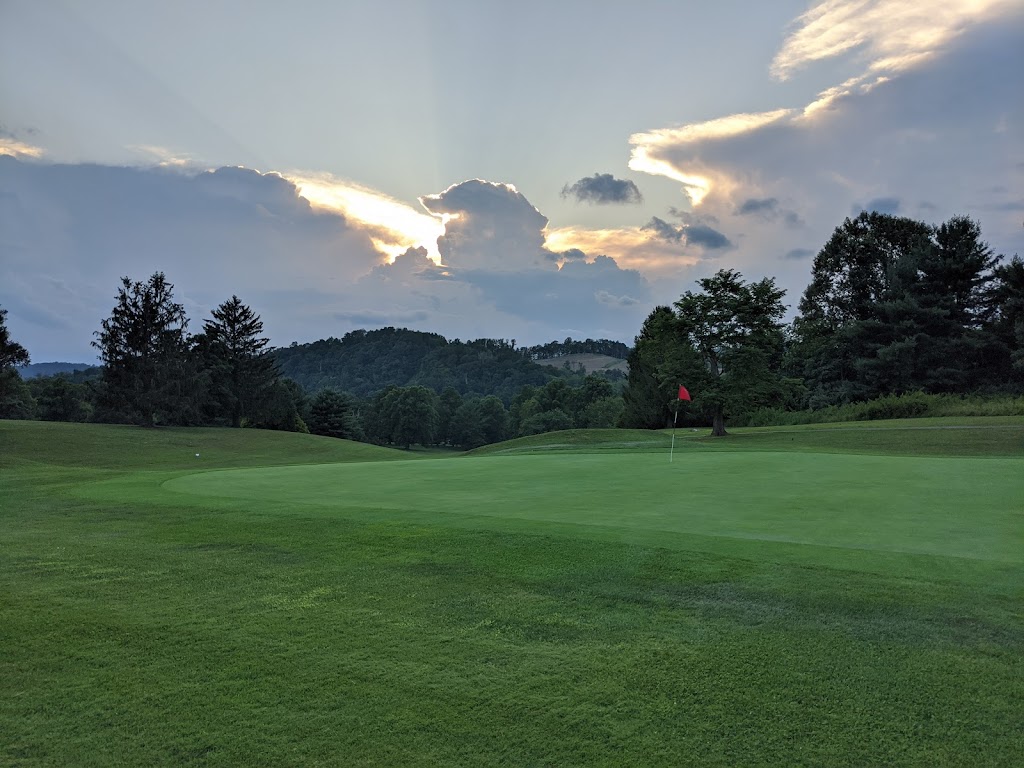Panoramic view of a lush green golf course at Green Hills Country Club. Smooth