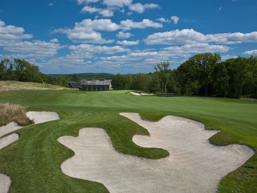 Panoramic view of a lush green golf course at Hamilton Farm Golf Club. Smooth