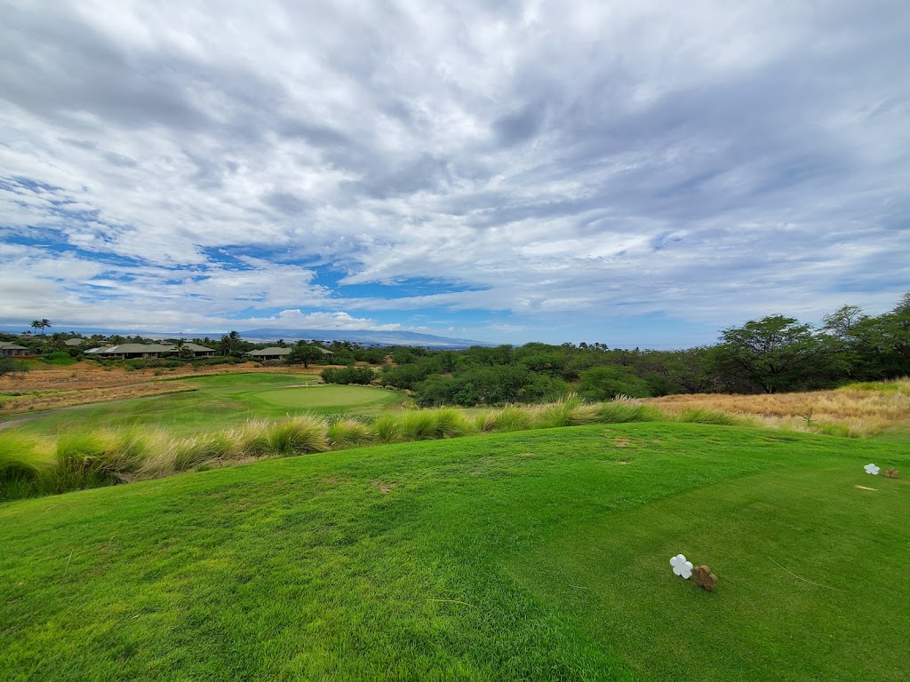 Panoramic view of a lush green golf course at Hapuna Golf Course. Smooth