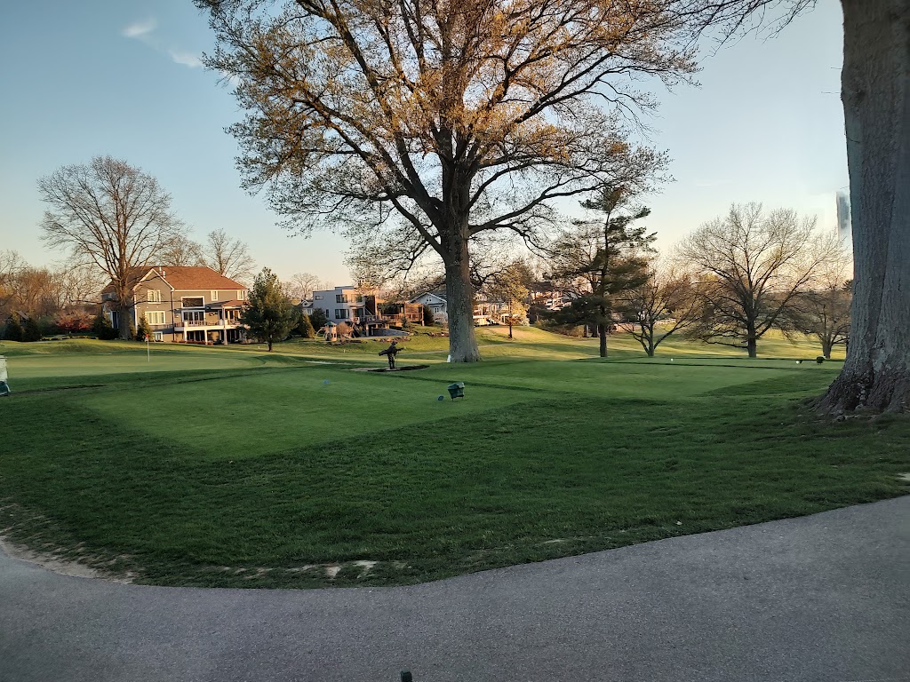Panoramic view of a lush green golf course at Highland Country Club. Smooth