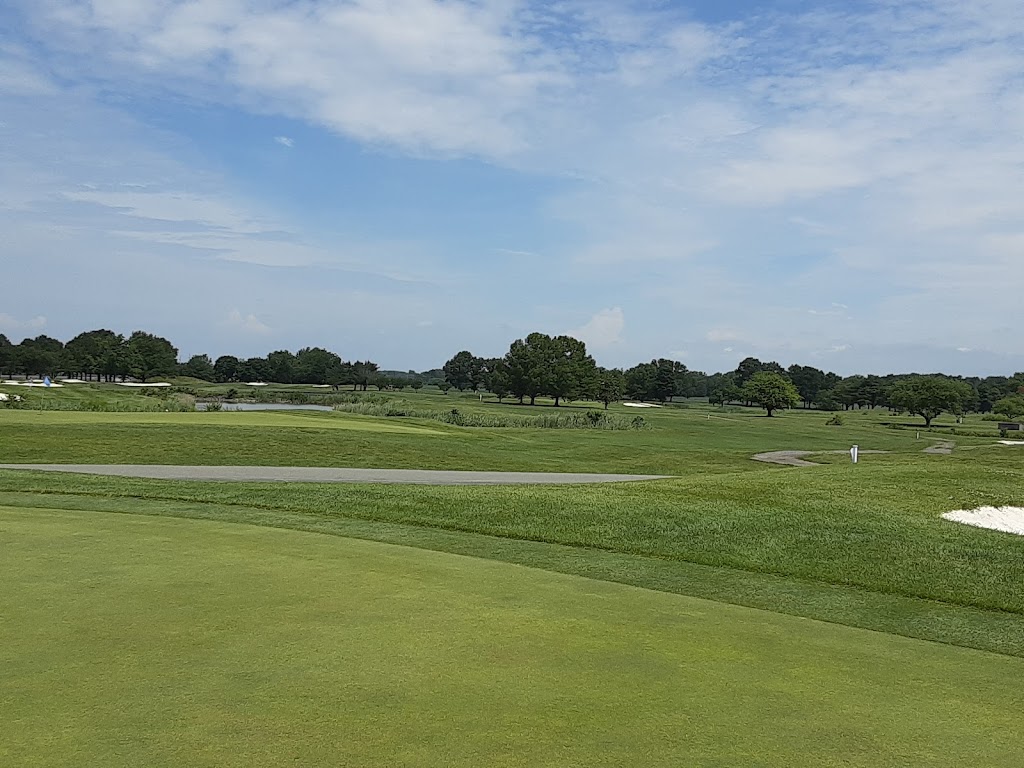 Panoramic view of a lush green golf course at Hog Neck Golf Course. Smooth