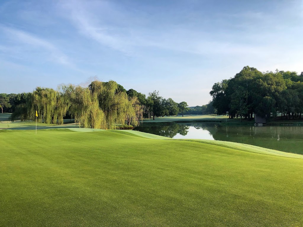 Panoramic view of a lush green golf course at Huntsville Country Club. Smooth