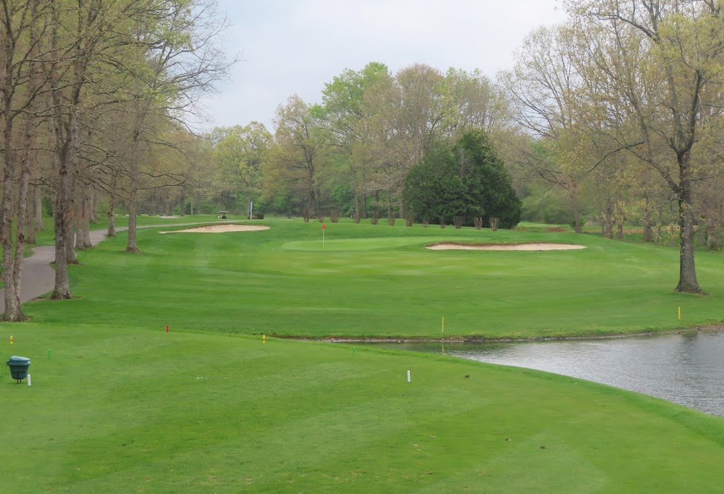 Panoramic view of a lush green golf course at Lake Tansi Golf Course. Smooth