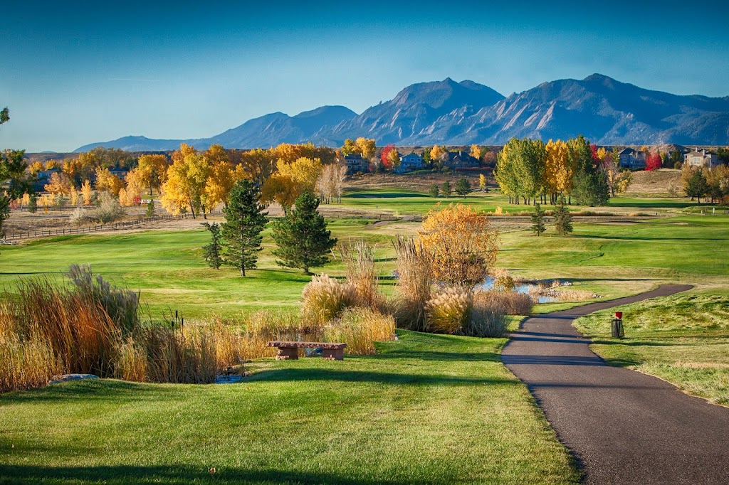 Panoramic view of a lush green golf course at Lake Valley Golf Club. Smooth
