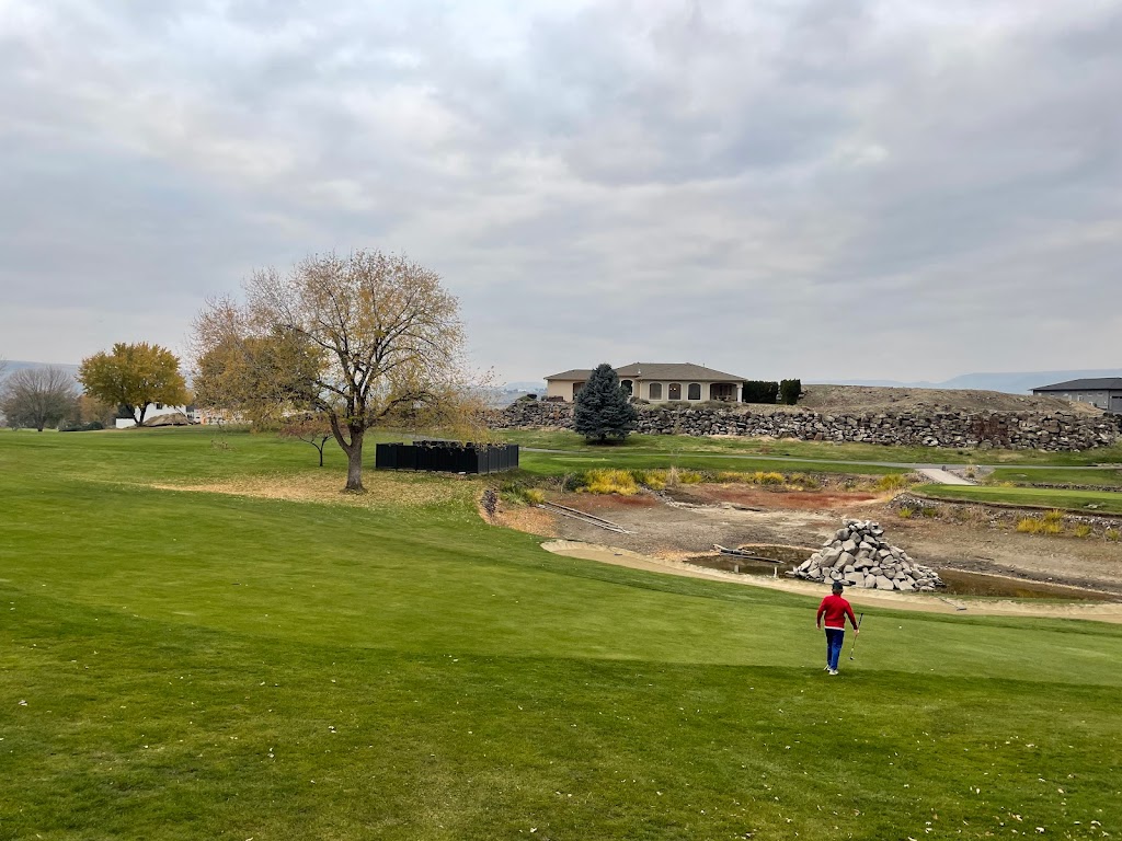 Panoramic view of a lush green golf course at Lewiston Golf and Country Club. Smooth