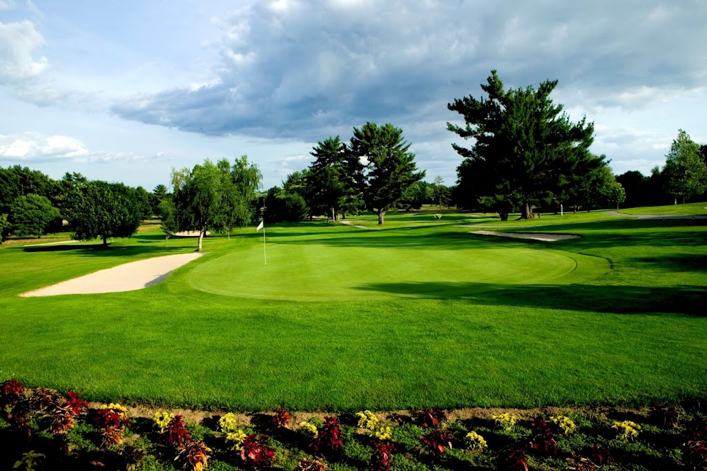 Panoramic view of a lush green golf course at Lincoln Golf Club. Smooth
