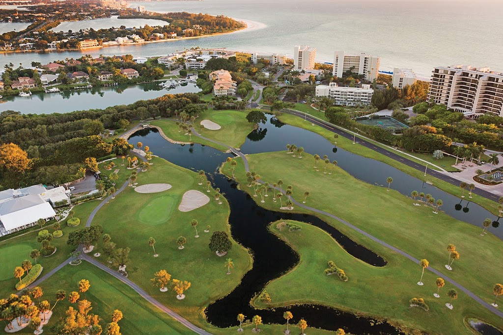 Panoramic view of a lush green golf course at Links on Longboat. Smooth