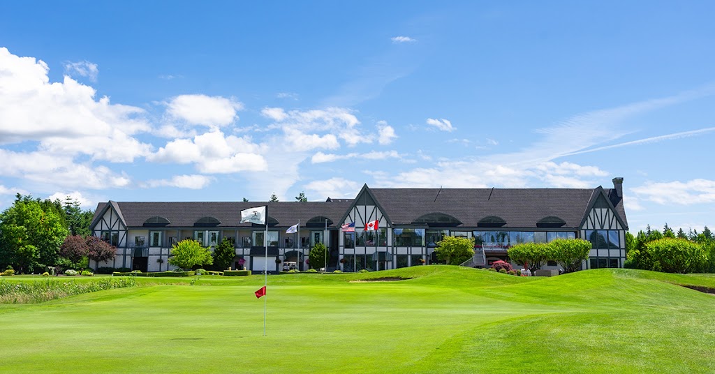 Panoramic view of a lush green golf course at Loomis Trail Golf. Smooth