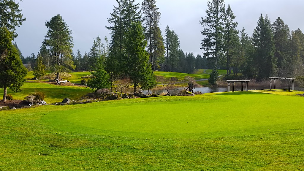 Panoramic view of a lush green golf course at McCormick Woods Golf Club. Smooth