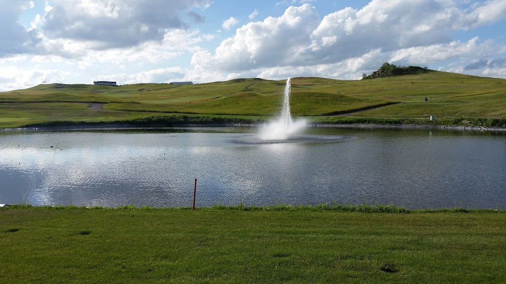 Panoramic view of a lush green golf course at Medicine Hole Golf Course. Smooth