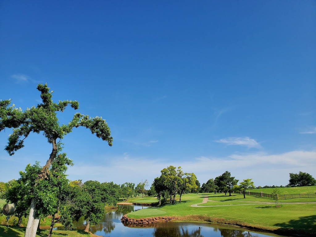 Panoramic view of a lush green golf course at Oak Tree National. Smooth