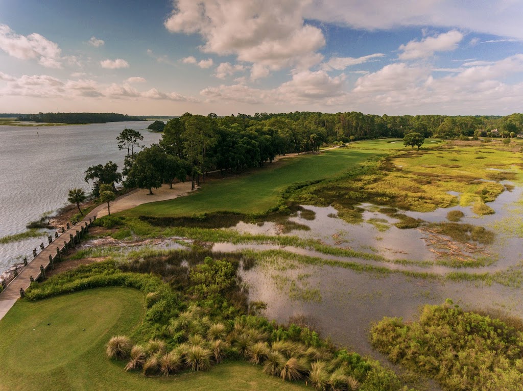 Panoramic view of a lush green golf course at Oakridge Golf Course at The Landings Golf & Athletic Club. Smooth
