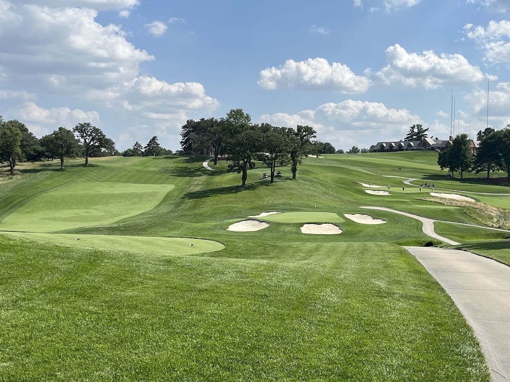 Panoramic view of a lush green golf course at Omaha Country Club. Smooth