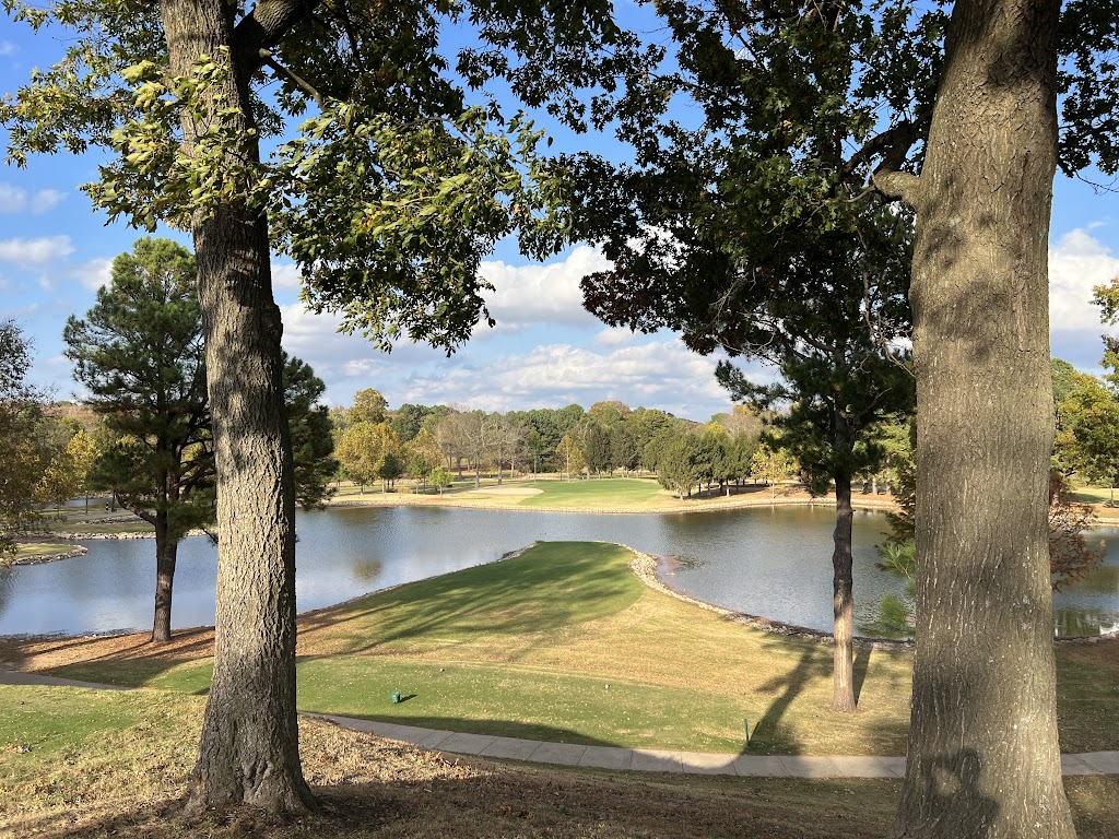 Panoramic view of a lush green golf course at Paradise Valley Athletic Club. Smooth