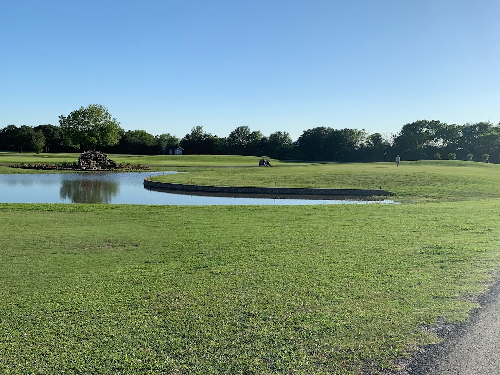 Panoramic view of a lush green golf course at Pasadena Municipal Golf Course. Smooth