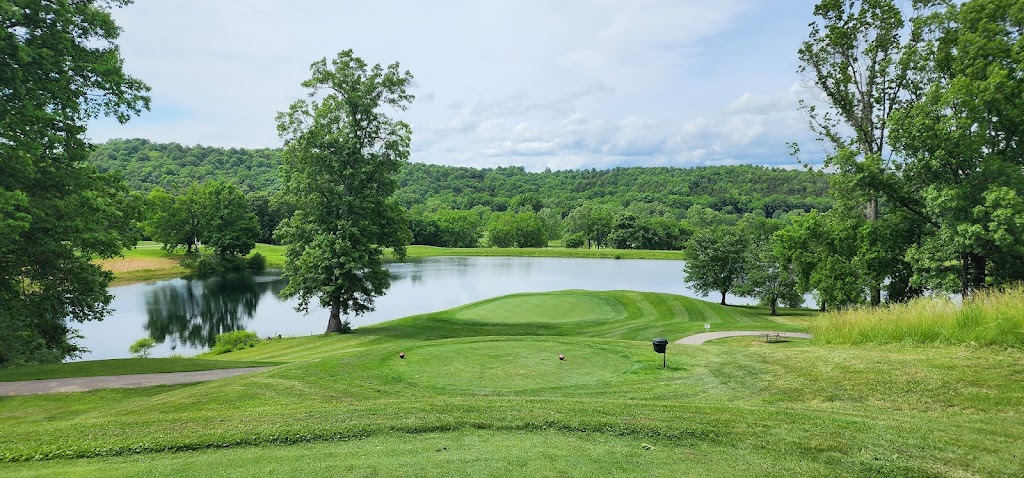 Panoramic view of a lush green golf course at Pendleton Hills. Smooth