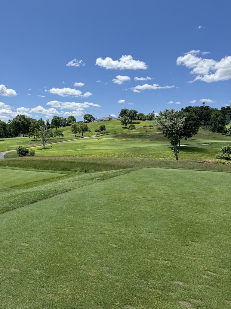 Panoramic view of a lush green golf course at Pittsburgh Field Club. Smooth