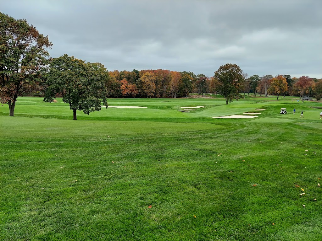 Panoramic view of a lush green golf course at Plainfield Country Club. Smooth