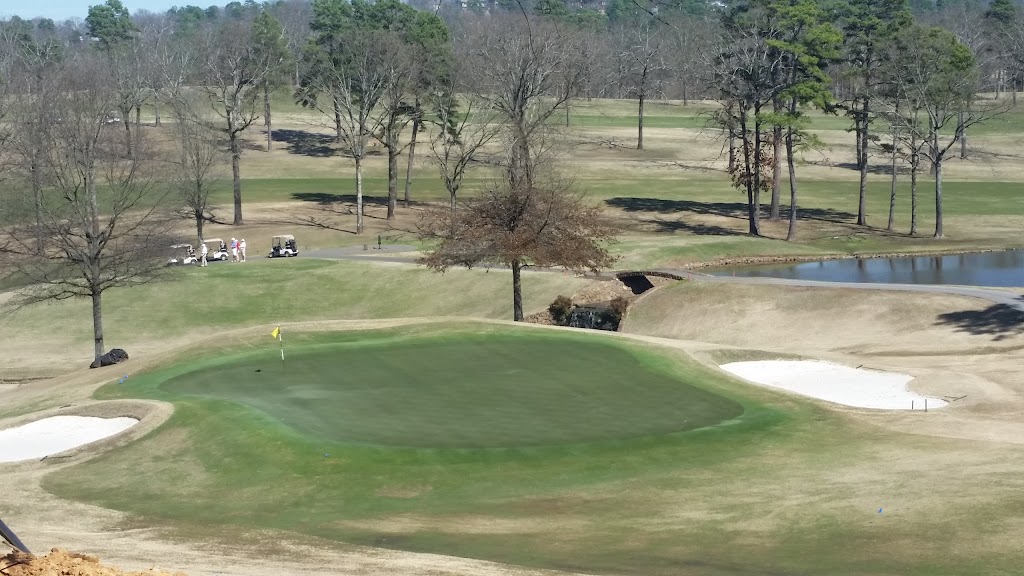 Panoramic view of a lush green golf course at Pleasant Valley Country Club Turf Center. Smooth