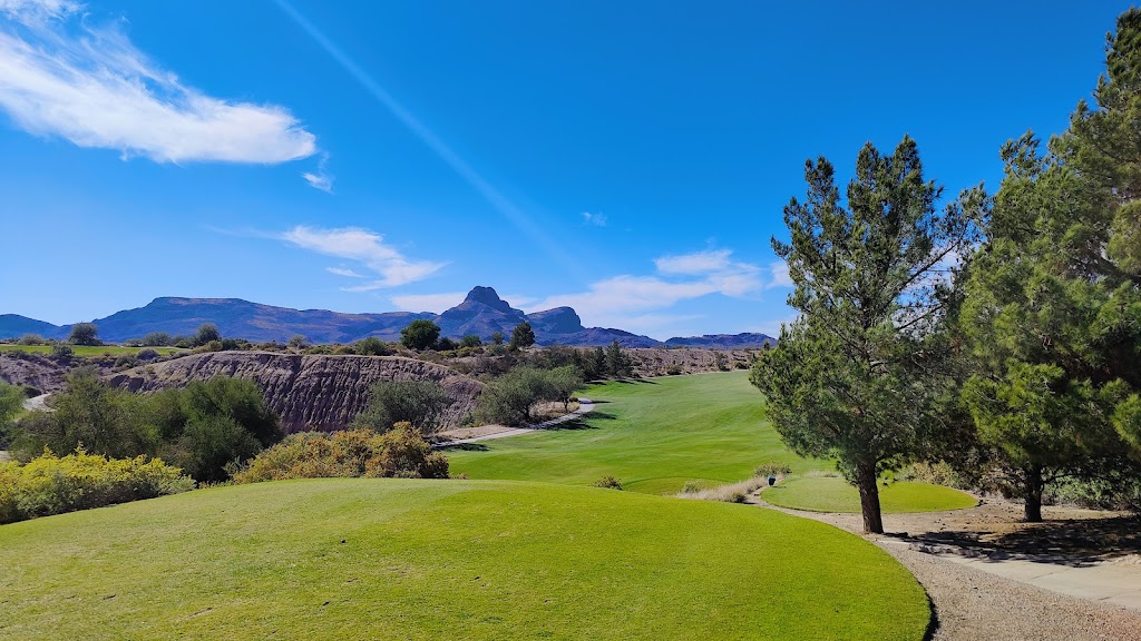 Panoramic view of a lush green golf course at Quarry Pines Golf Club. Smooth